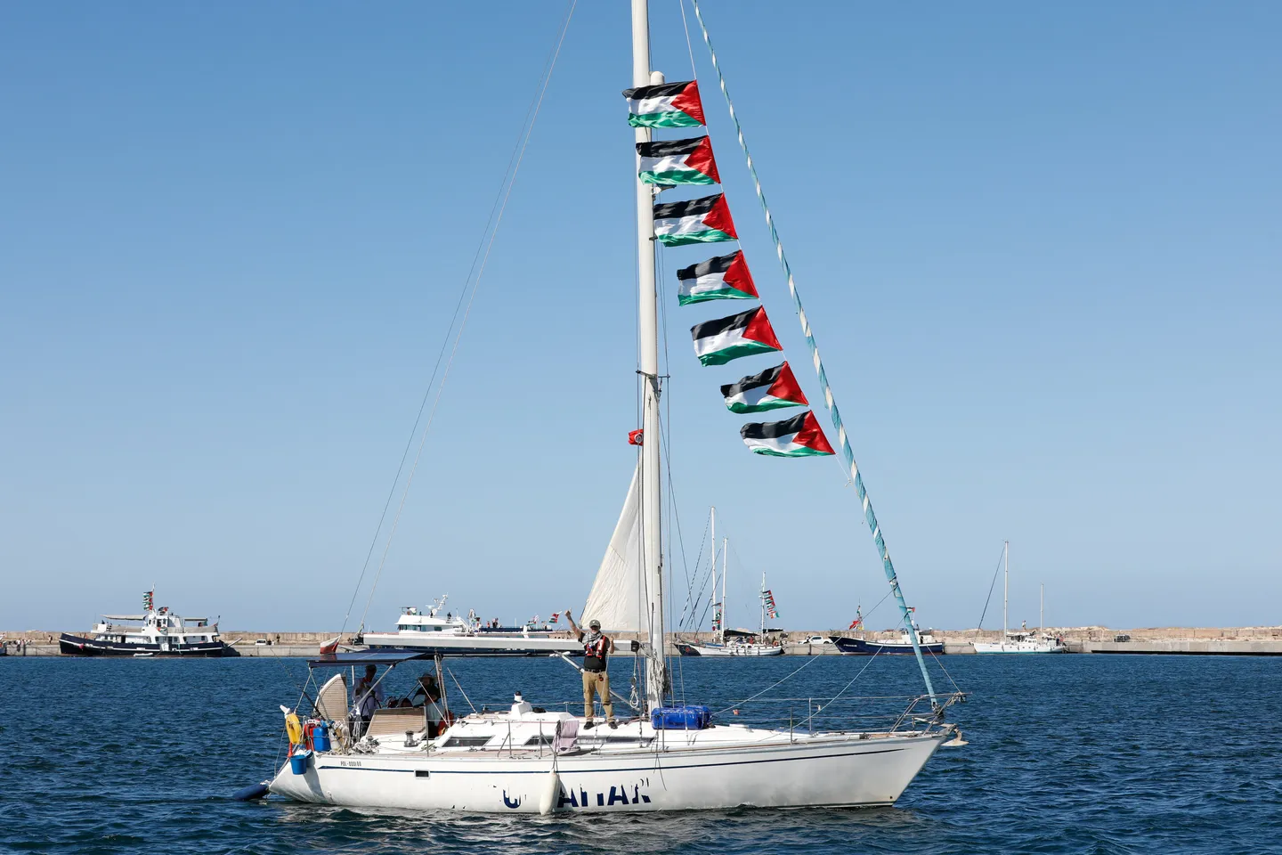 انطلاق أول سفينة تونسية ضمن أسطول الصمود نحو قطاع غزة لكسر الحصار