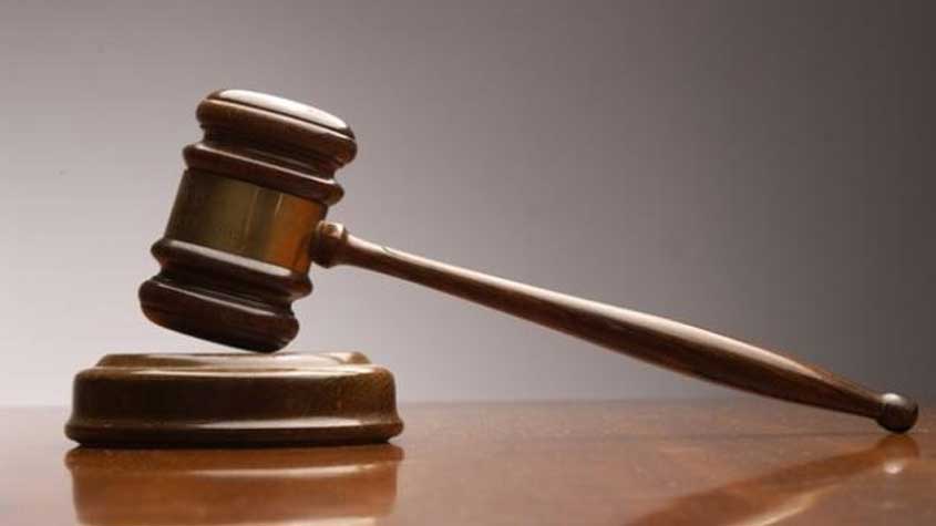 الاحتفاظ بقاضٍ معزول بتهمة الإساءة إلى الغير عبر الشبكة العمومية للاتصالات