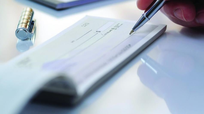 إيداع وكيل شركة بالسجن بشبهة استخراج دفتر صكوك ببطاقة تعريف مزورة