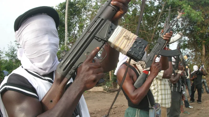 مسلحون يختطفون 52 تلميذا من مدرسة في نيجيريا