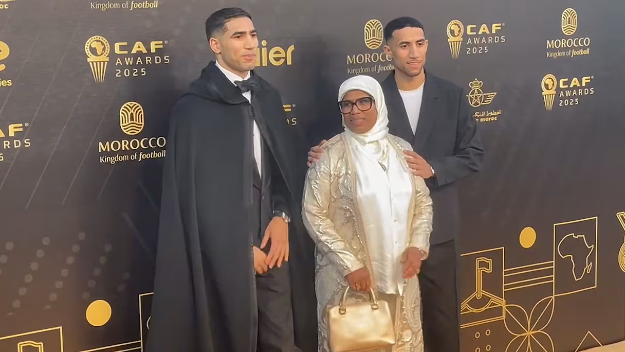 أشرف حكيمي يتوج بجائزة أفضل لاعب كرة قدم أفريقي لعام 2025