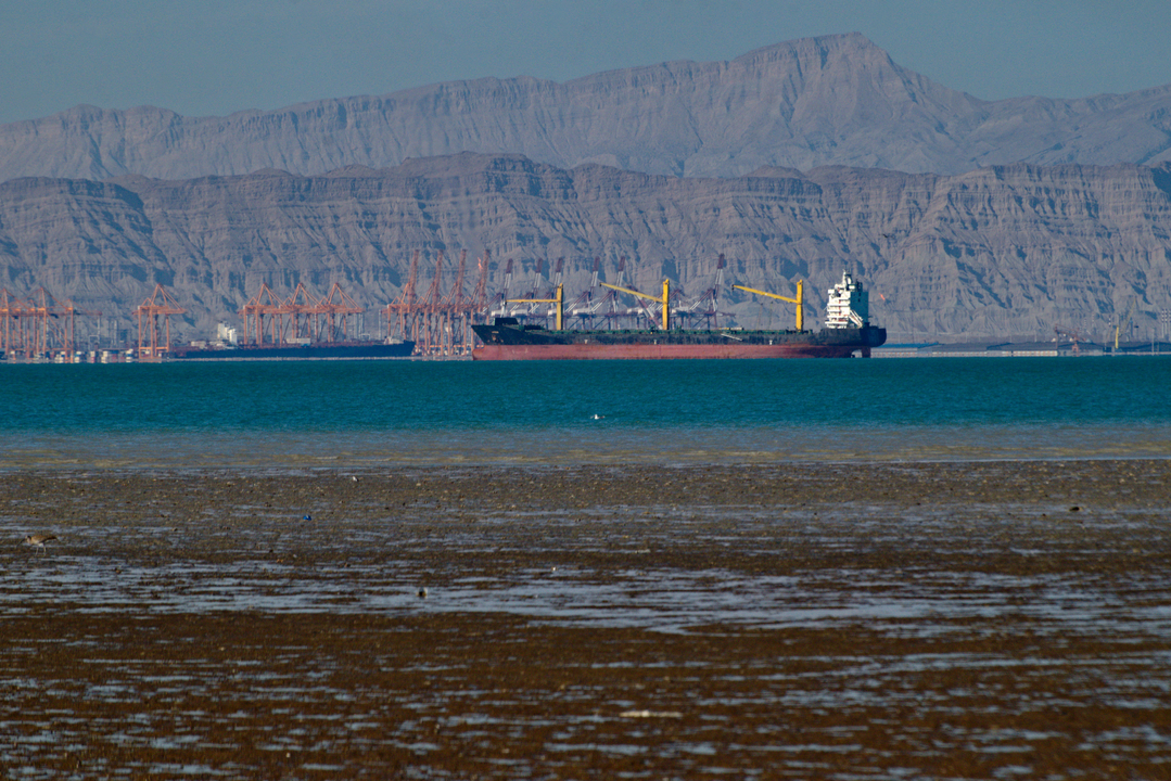 إيران تصادر سفينة أجنبية بتهمة تهريب الوقود جنوب البلاد