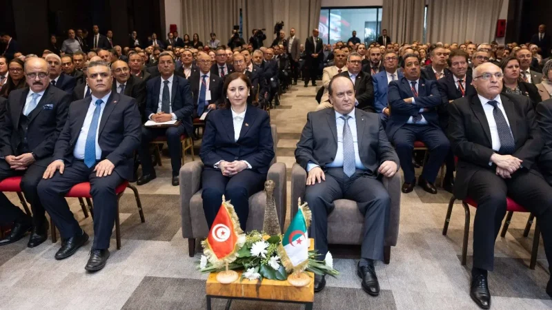 تونس والجزائر توقعان 7 اتفاقيات شراكة اقتصادية لتعزيز التعاون الاستراتيجي