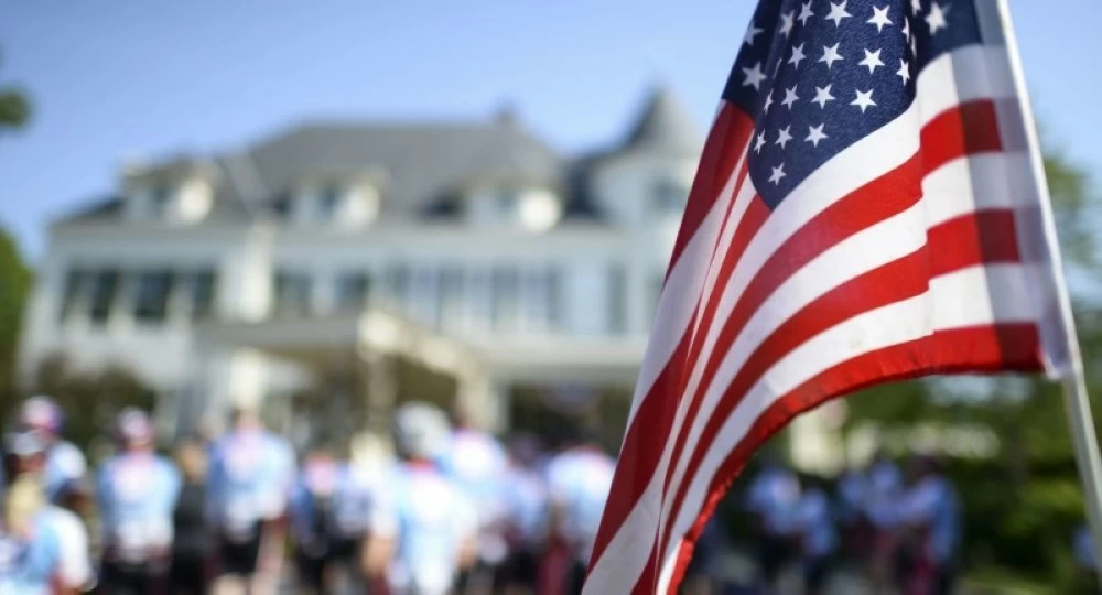 الولايات المتحدة تعرض حافزًا ماليًا ورحلات طيران مجانية للمهاجرين للرحيل الطوعي