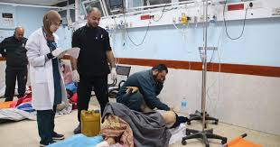 مستشفى العودة في وسط غزة يعلّق معظم خدماته مؤقتًا بسبب شحّ الوقود