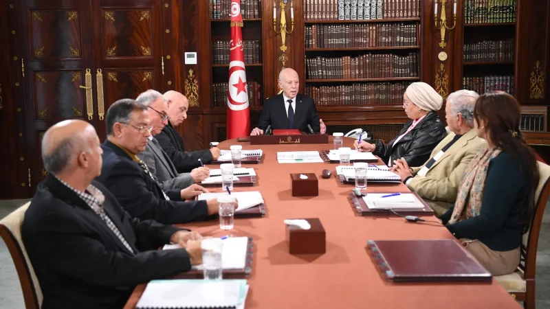 رئيس الجمهورية يتسلّم التقرير الختامي لفريق العمل المكلّف بمعالجة الوضع البيئي بقابس